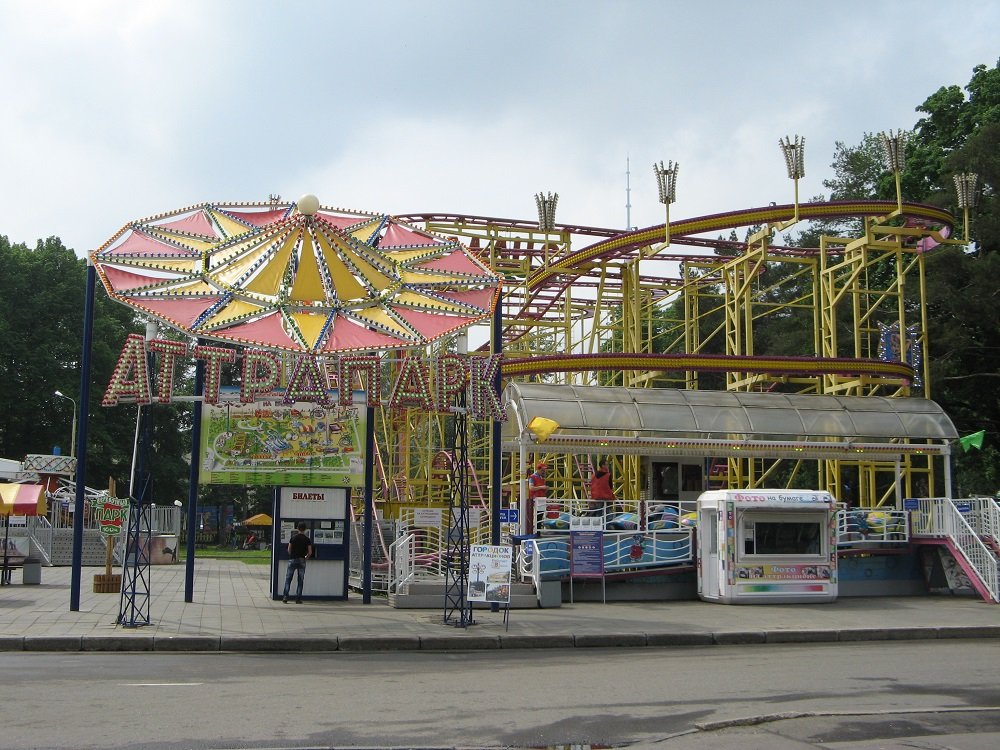 Крупные парки аттракционов в москве